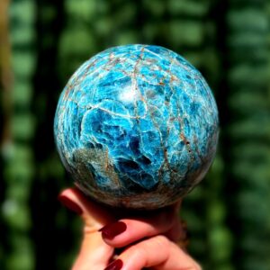 Blue Apatite sphere with stand - Third Eye chakra crystal for deepening intuition + health goals - healing crystal Blue Apatite sphere with stand - Third Eye chakra crystal for deepening intuition + health goals - healing crystal