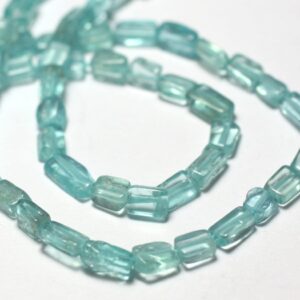 Fil 32cm 65pc Env - Perles De Pierre - Apatite Rectangles Cubes 3-6mm Bleu Clair Fil 32cm 65pc Env - Perles De Pierre - Apatite Rectangles Cubes 3-6mm Bleu Clair
