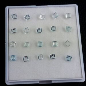 10 Faceted Square Aquamarine Beads: Natural Gemstone (4x4mm) 10 Faceted Square Aquamarine Beads: Natural Gemstone (4x4mm)