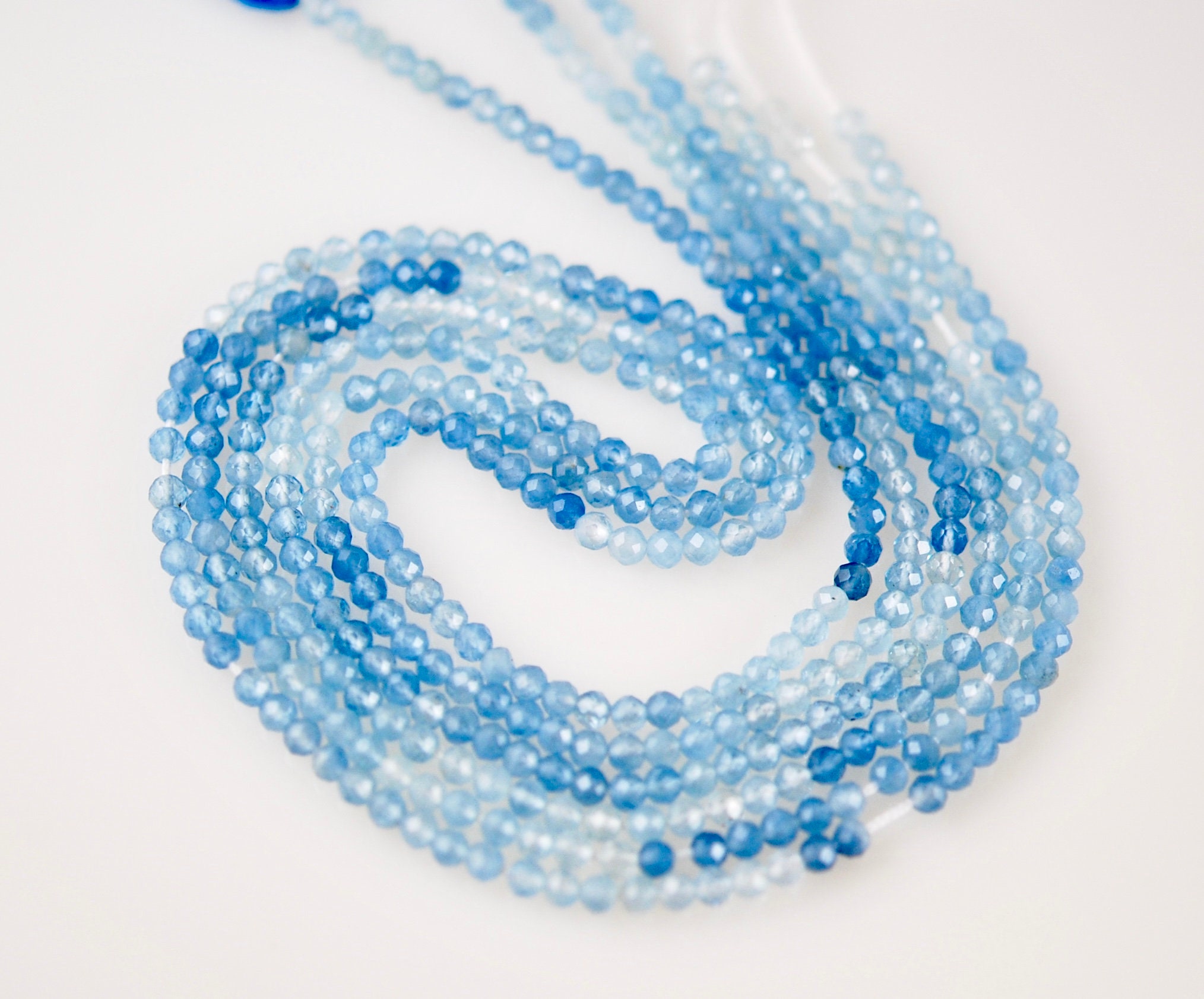 1/2 Strand Gorgeous Ombre Aquamarine Rounds 1/2 Strand Gorgeous Ombre Aquamarine Rounds