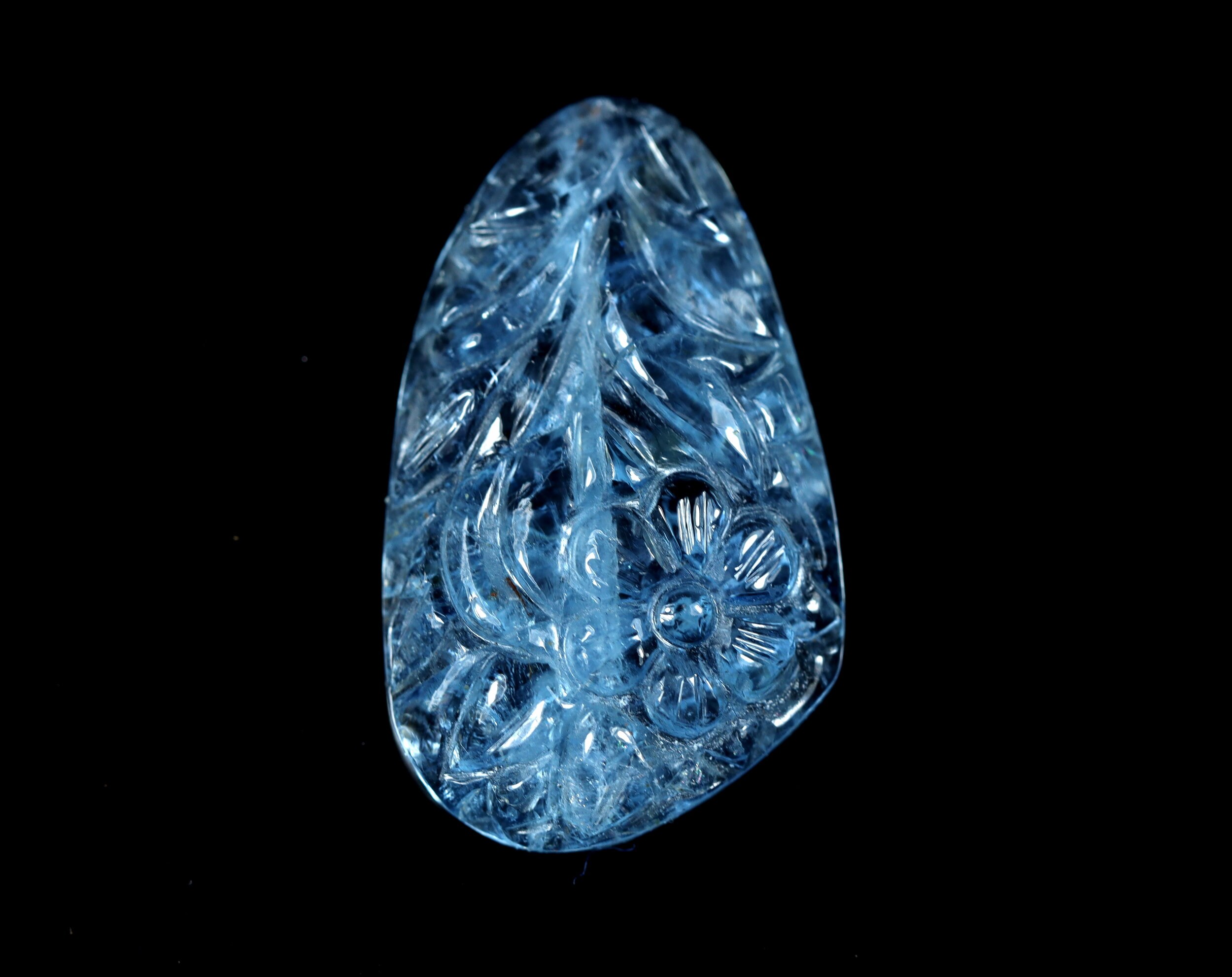 Carved Aquamarine Gemstone Flower: Natural Blue Crystal (8.80 Ct, 23x14mm)