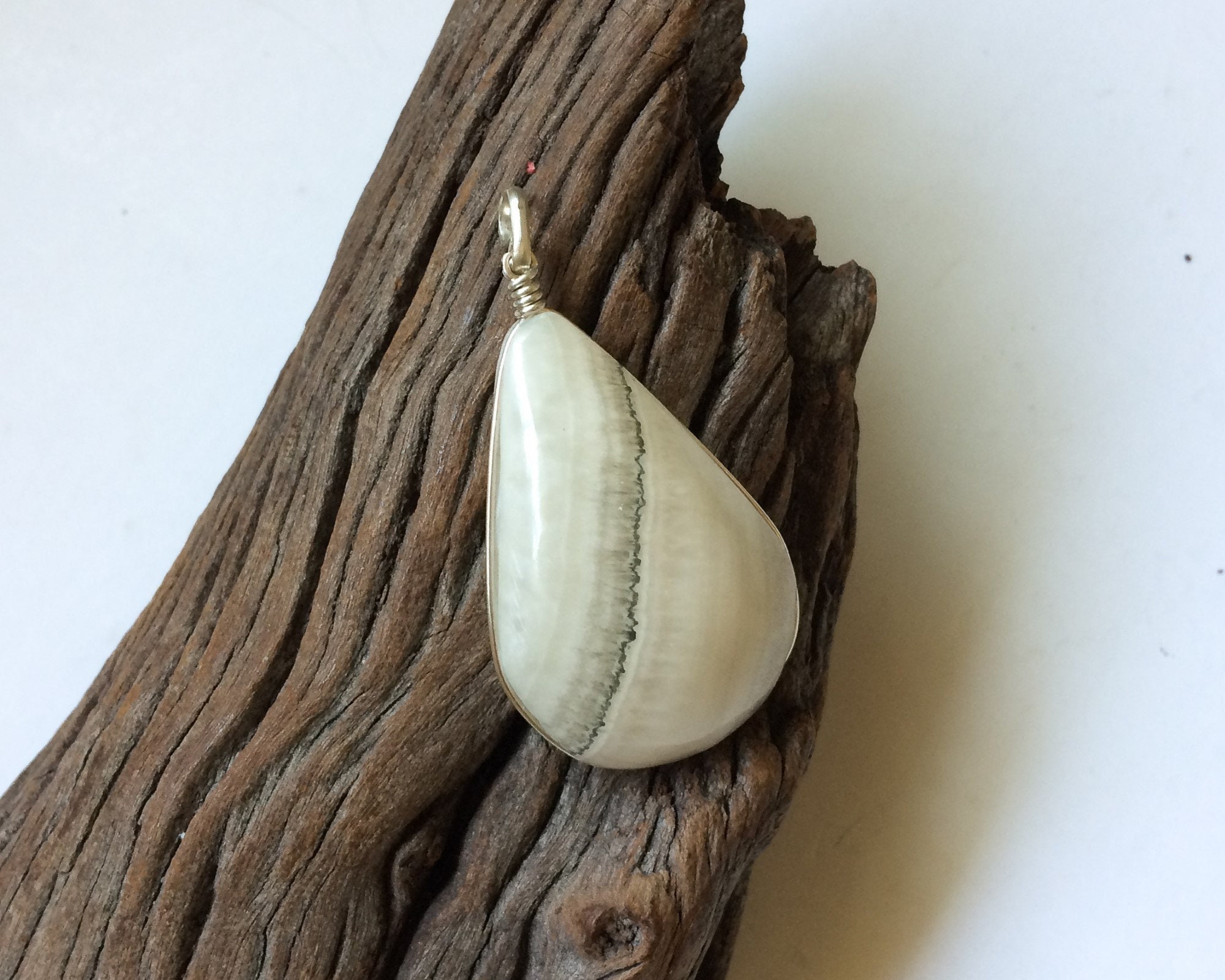 Banded Aragonite Silver Pendant, Peruanita Pendant, Teardrop Stone Pendant, Cave Aragonite, White Pink Stripes, Spiritual Gift, Healing Gem Banded Aragonite Silver Pendant, Peruanita Pendant, Teardrop Stone Pendant, Cave Aragonite, White Pink Stripes, Spiritual Gift, Healing Gem