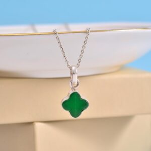 Green Aventurine Clover Pendant: 925 Sterling Silver Necklace