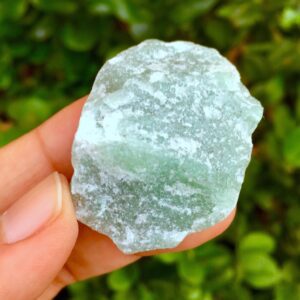 Raw Green Aventurine Crystal: Rough Natural Gemstone (25-40 Mm) Raw Green Aventurine Crystal: Rough Natural Gemstone (25-40 Mm)