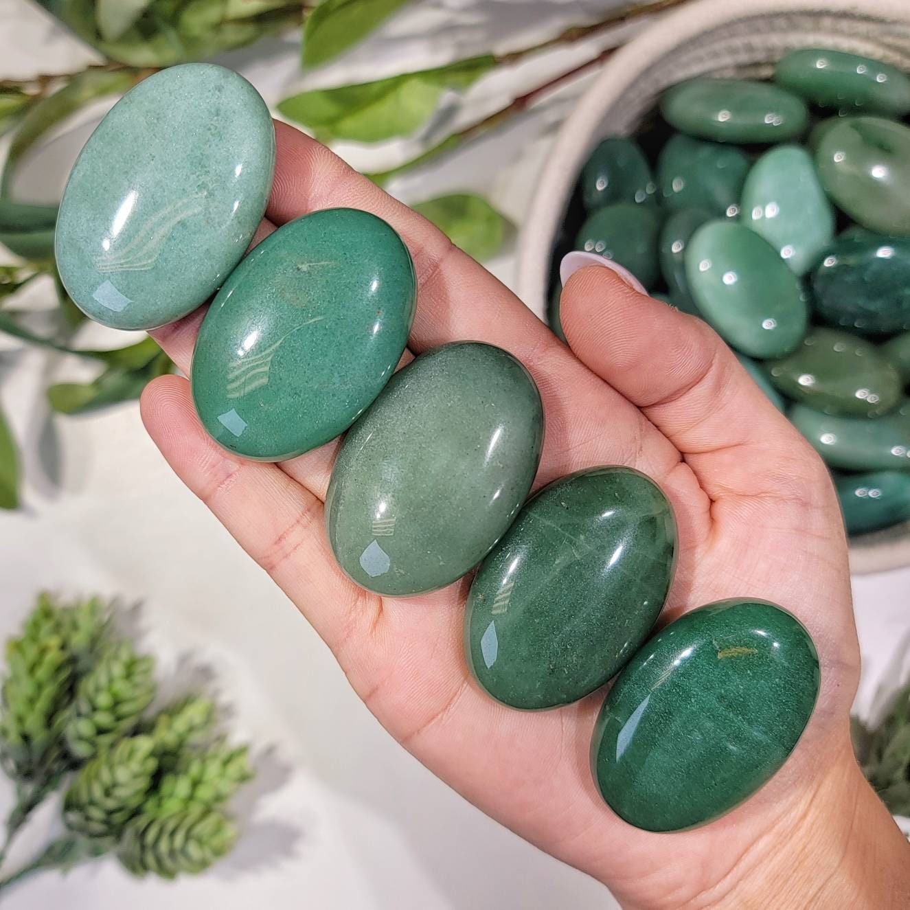 Green Aventurine Palmstone | 30g | - No. 131 (polished Crystal Pocket Stone Palm, Heart Chakra, Love)
