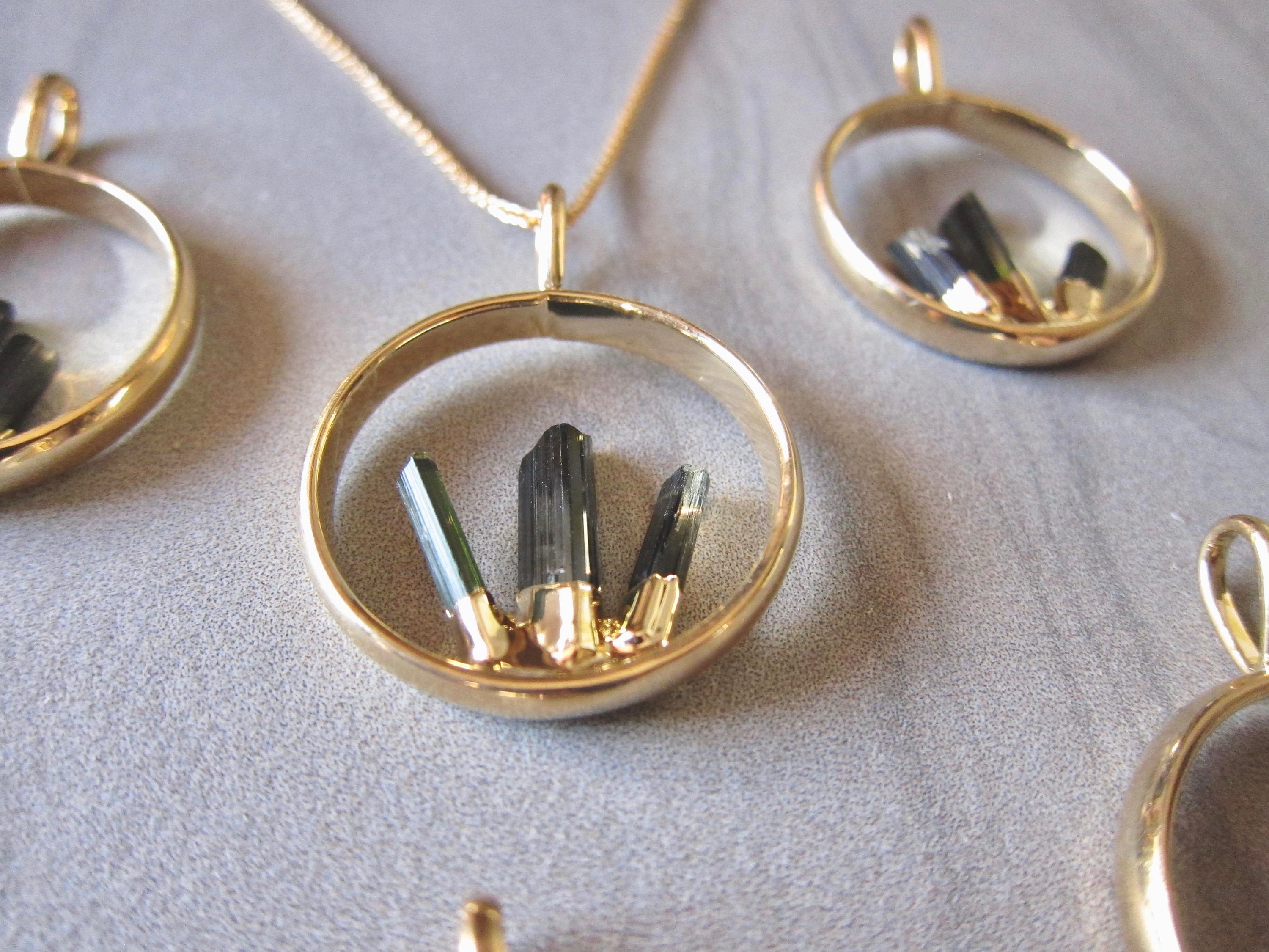 Black Tourmaline Necklace Gold, Raw Stone Necklace, Raw Crystal Necklace, Crystal Necklace Gold, Natural Stone Necklace, Boho Crystal Necklace Black Tourmaline Necklace Gold, Raw Stone Necklace, Raw Crystal Necklace, Crystal Necklace Gold, Natural Stone Necklace, Boho Crystal Necklace