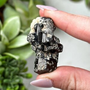 Black Tourmaline | 18g | - #4 (raw Crystal Specimen, Root Chakra, Healing Stone, Grounding)
