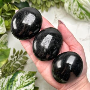 Black Tourmaline Palmstone | S, L | - No. 834 (polished Crystal Pocket Stone Palm, Root Chakra, Grounding)