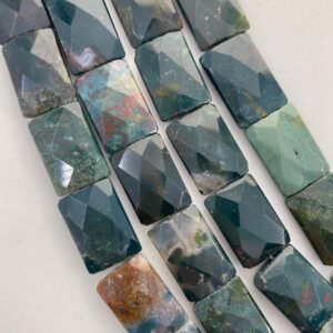 15x20mm Faceted Rectangle/pillow Dark Green Blood Stone Jasper. 15” Strand Of Beads In Rich Green And Reds With Dabs Of Yellow And Blue. 15x20mm Faceted Rectangle/pillow Dark Green Blood Stone Jasper. 15” Strand Of Beads In Rich Green And Reds With Dabs Of Yellow And Blue.