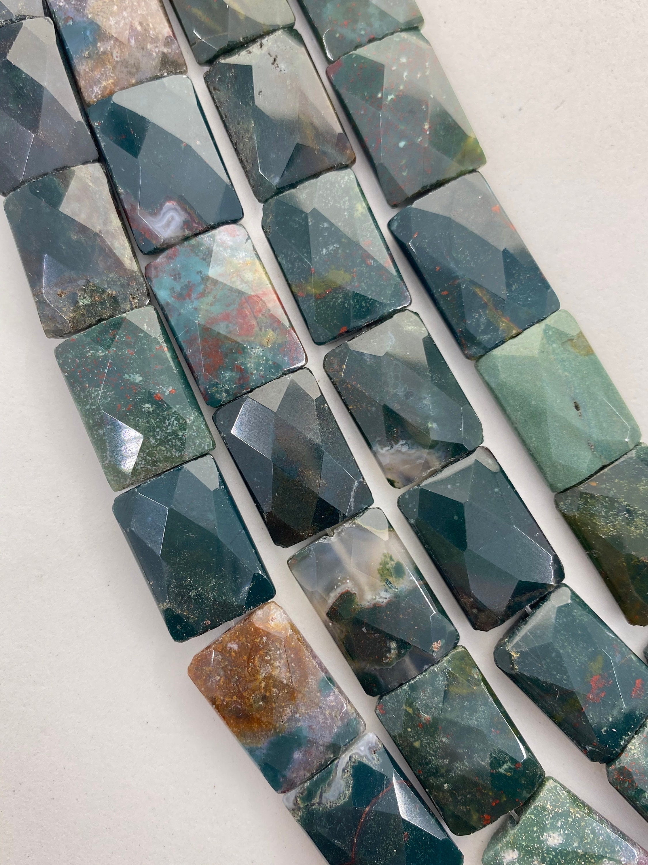 15x20mm Faceted Rectangle/pillow Dark Green Blood Stone Jasper. 15” Strand Of Beads In Rich Green And Reds With Dabs Of Yellow And Blue. 15x20mm Faceted Rectangle/pillow Dark Green Blood Stone Jasper. 15” Strand Of Beads In Rich Green And Reds With Dabs Of Yellow And Blue.