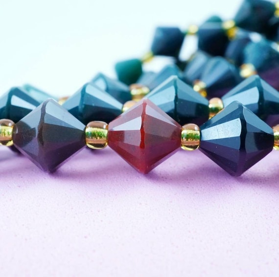 Blood Stone Beads (bicone)(faceted)(8mm)(16"strand) Blood Stone Beads (bicone)(faceted)(8mm)(16"strand)