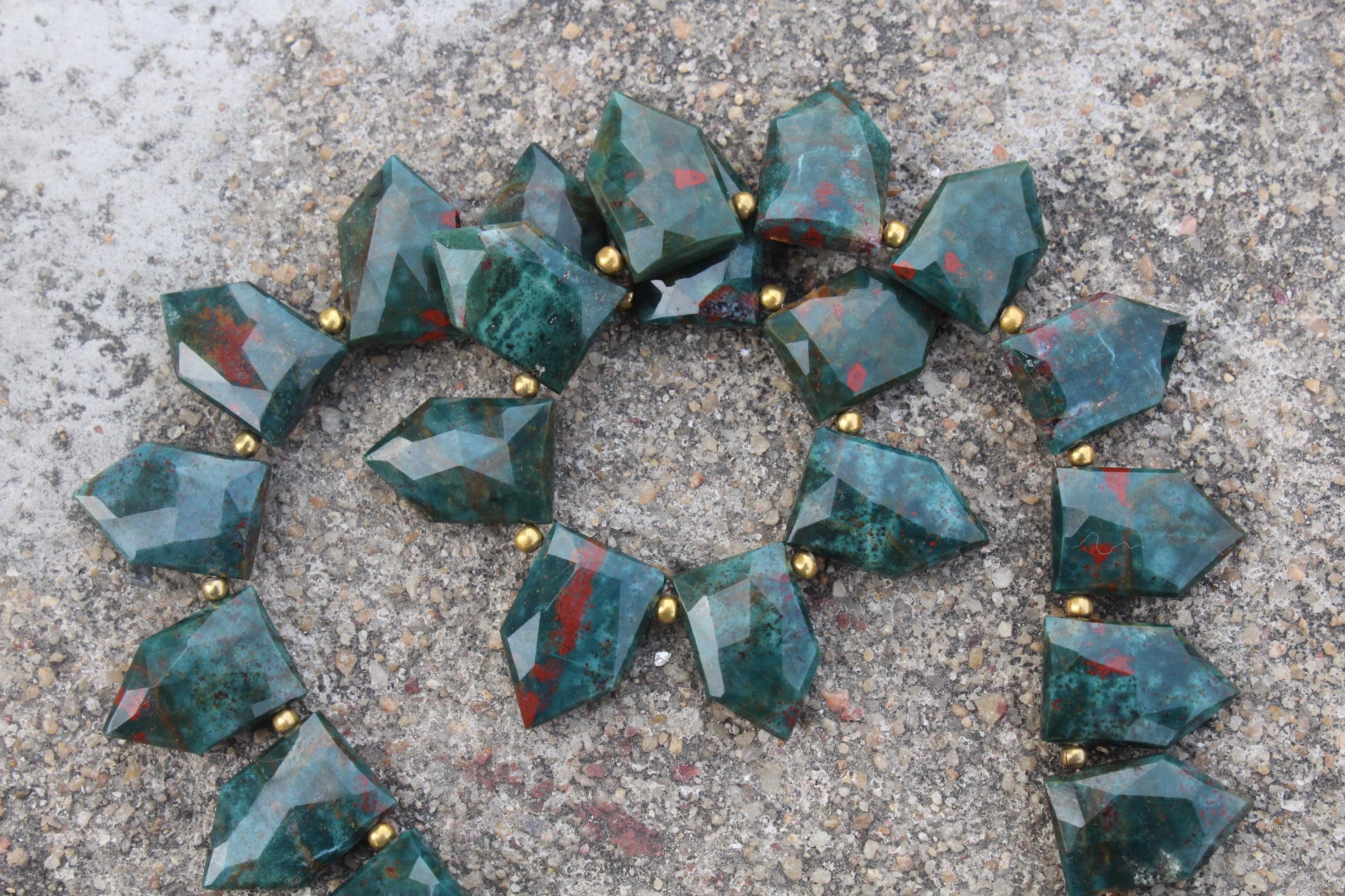 Bloodstone Gemstone Faceted Briolette Beads I 10 Pieces Pentagon-shaped I Size 10x16 Mm App. I Jewelry Setting [c240]