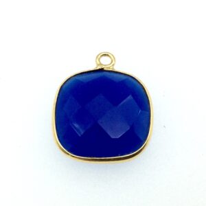 Gold Finish Faceted Cobalt Blue Chalcedony Square Pendant (15mm) Gold Finish Faceted Cobalt Blue Chalcedony Square Pendant (15mm)