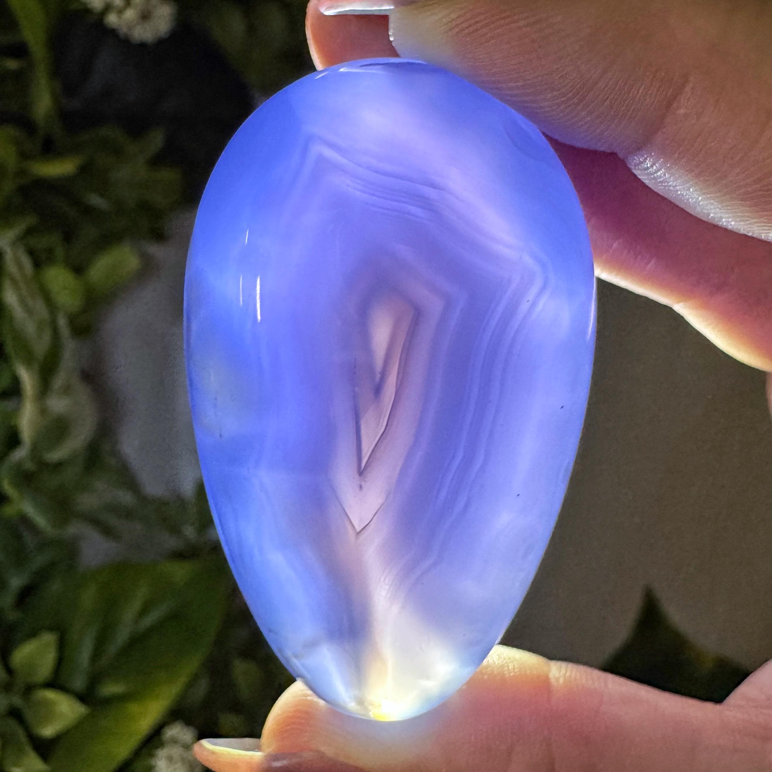 Blue Chalcedony True Palmstone | 54g | - #1 (polished Crystal Pocket Stone Palm, Throat Chakra, Peace) Blue Chalcedony True Palmstone | 54g | - #1 (polished Crystal Pocket Stone Palm, Throat Chakra, Peace)