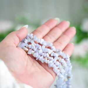 Blue Lace Agate Crystal Chip Beads: 30" Gemstone Strand (6mm-8mm)