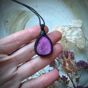 Pink Cobalto Calcite pendant, macrame necklace, bordeaux color cord, deep red, pink sparkling crystals, wrapped stone, rough crystals