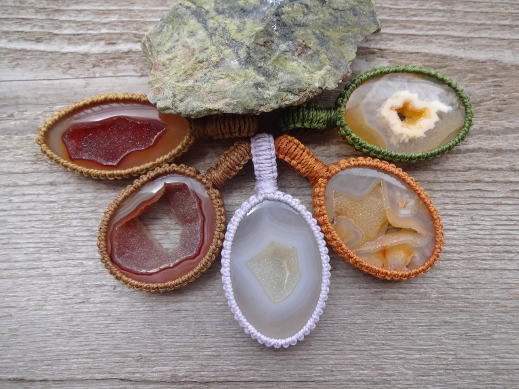 Oval Red Druzy Carnelian Macrame Necklace / Phisycal Energy And Creativity Boost / Raw Carnelian Necklace / Sacral Chakra Stone