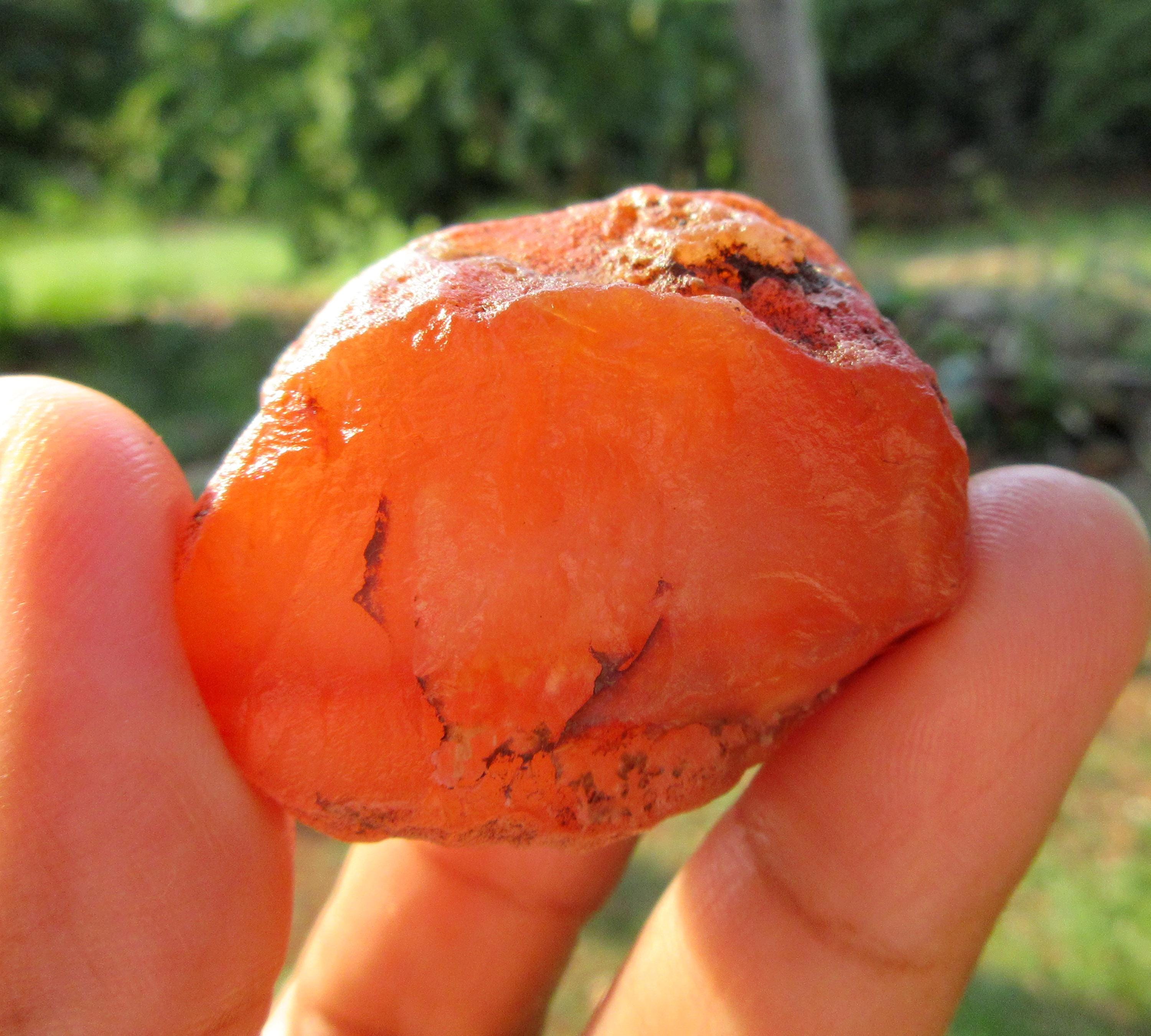 Natural Nugget Of Raw Carnelian. 353.55 Crt .