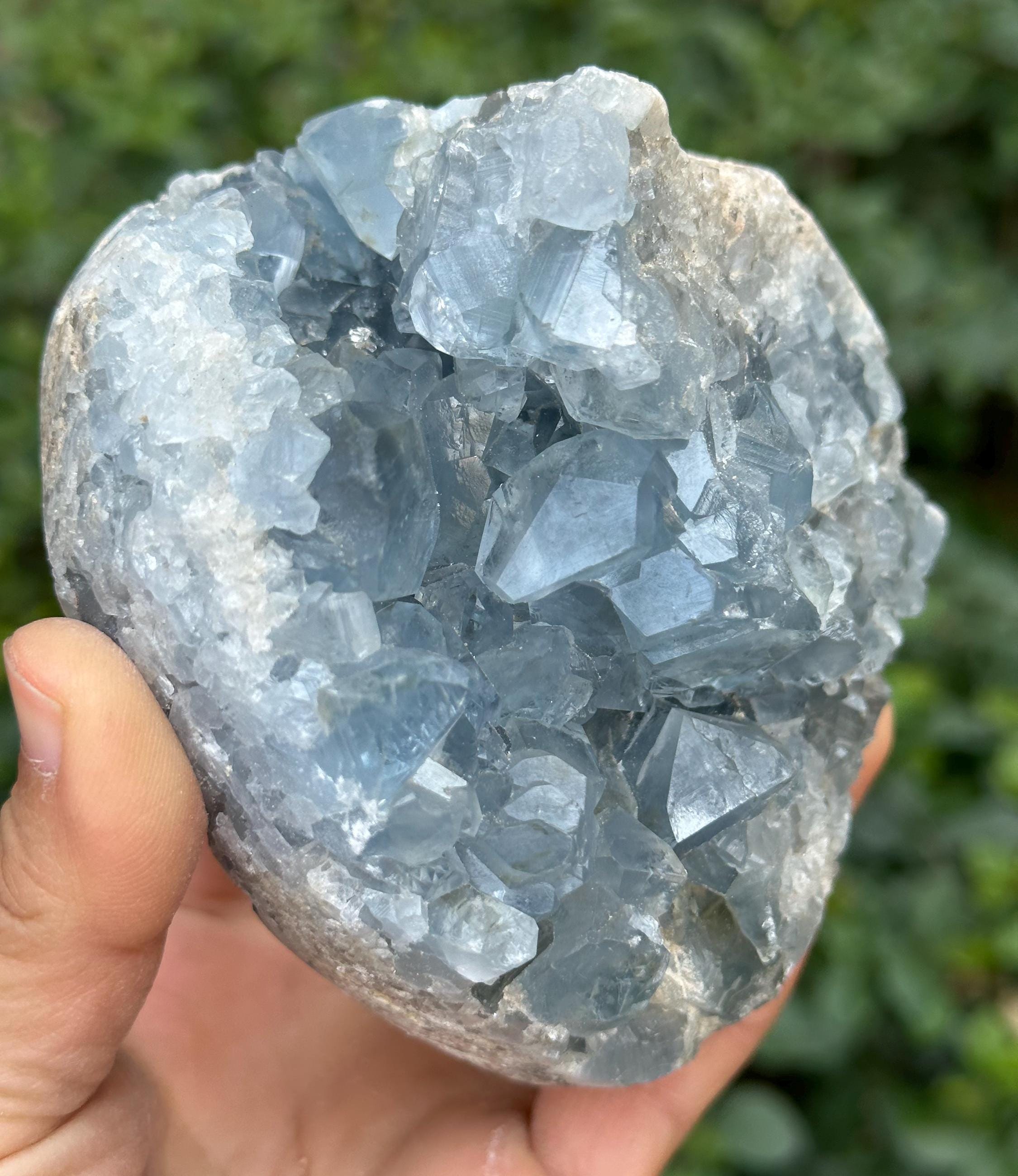 Large Blue Celestite Crystal Geode Heart-shaped/pure Raw Celestite/blue Crystal Geode Decoration/mineral Specimen-93*94*66 Mm 999 G