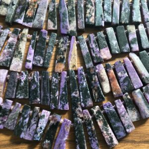 natural charoite (5-10)x(12-45)mm graduated flat nugget Gemstone Beads -15.5 inch strand