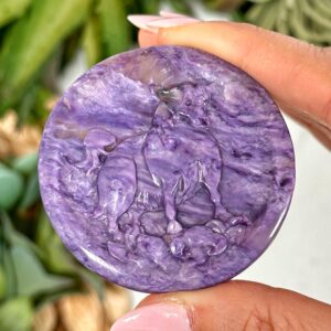 Charoite Ox | 18g | - #8 (polished Purple Crystal Carving, Crown Chakra, Healing Stone, Balance)