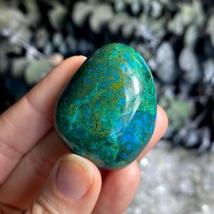 Malachite chrysocolla mix palmstone, palm stone
