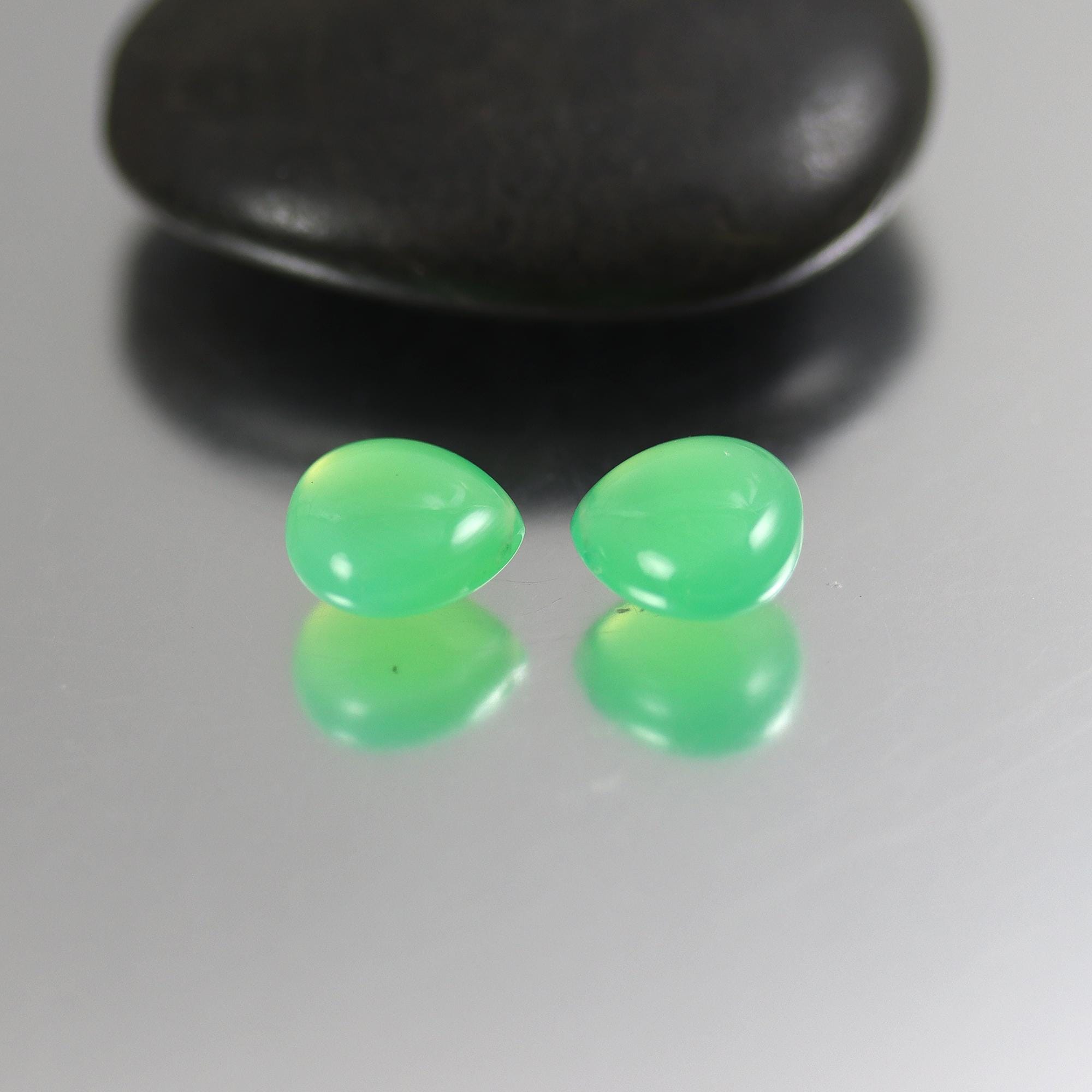 Chrysoprase Chalcedony Heart Briolette Beads - 9x10mm - Pair Chrysoprase Chalcedony Heart Briolette Beads - 9x10mm - Pair