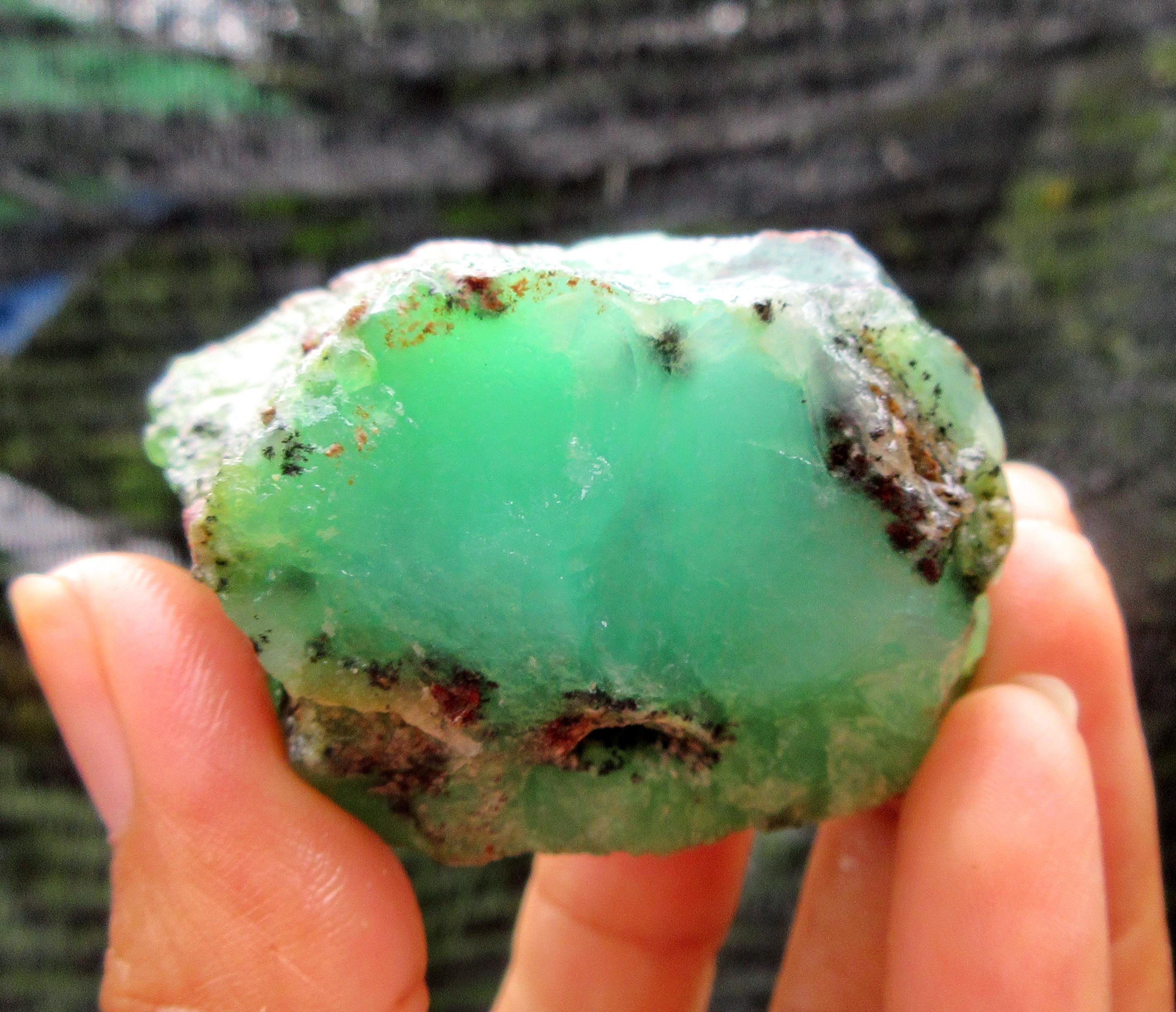 Aaa Chrysoprase Rough: Ethiopian Green Crystal, 850.60 Crt Aaa Chrysoprase Rough: Ethiopian Green Crystal, 850.60 Crt