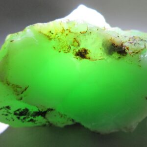 Gel Chrysoprase Rough: Ethiopian Green Crystal, 156.50 Crt Gel Chrysoprase Rough: Ethiopian Green Crystal, 156.50 Crt