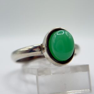 Chrysoprase Oval Ring – Elegant Natural Green Chalcedony Sterling Silver Jewelry - Size 8 Chrysoprase Oval Ring – Elegant Natural Green Chalcedony Sterling Silver Jewelry - Size 8