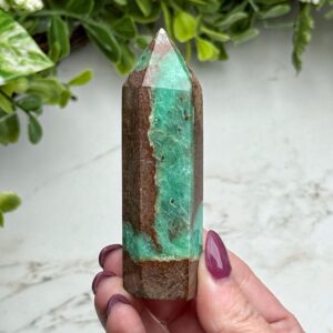 Chrysoprase Point , 82g , - #4 (polished Green Crystal Tower, Healing Stone, Heart Chakra, Love) Chrysoprase Point , 82g , - #4 (polished Green Crystal Tower, Healing Stone, Heart Chakra, Love)
