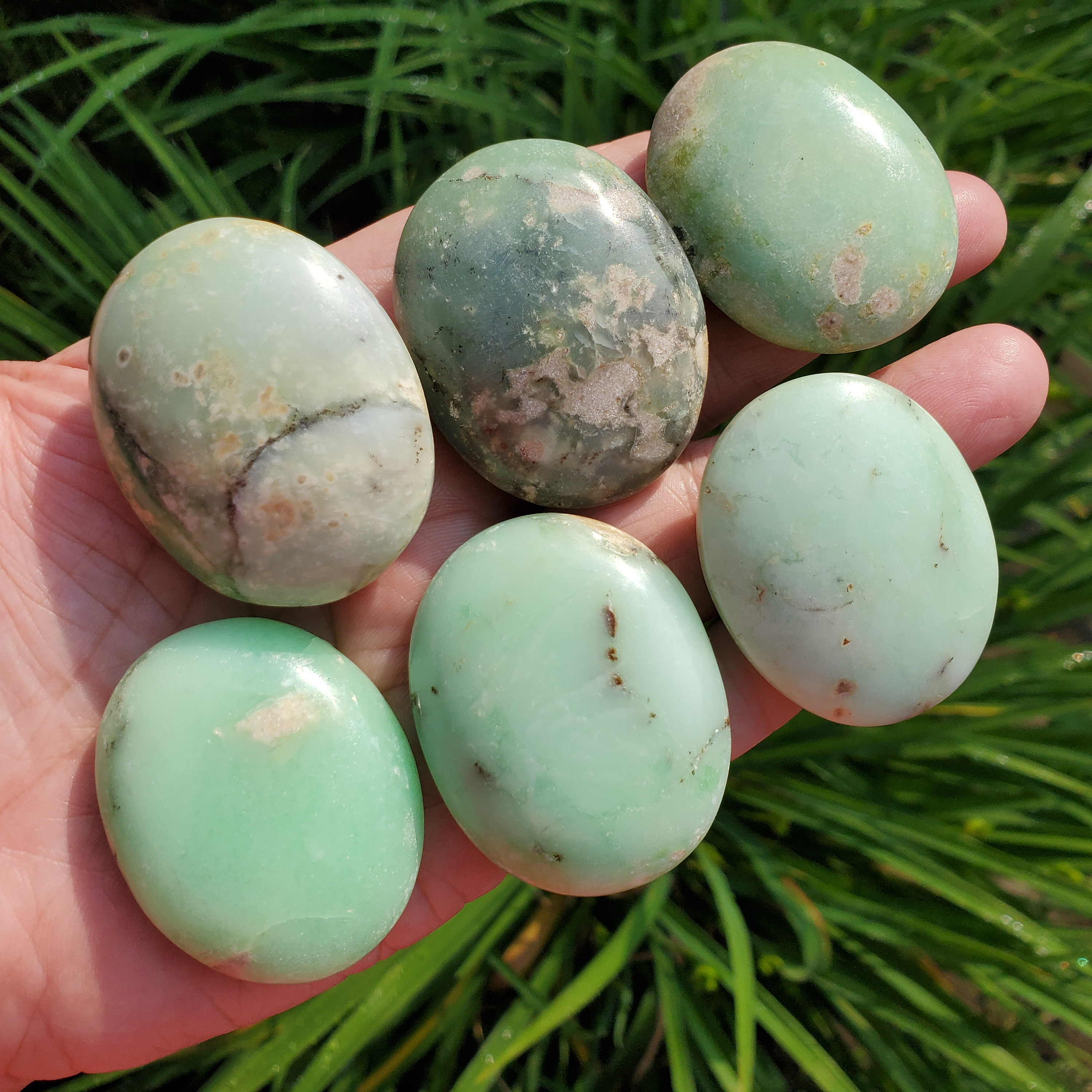 Soothing Chrysoprase Palm Stone, Balance And Prosperity, Healing Crystals, Meditation Heart Chakra, Emotional Balance, Positive Energy