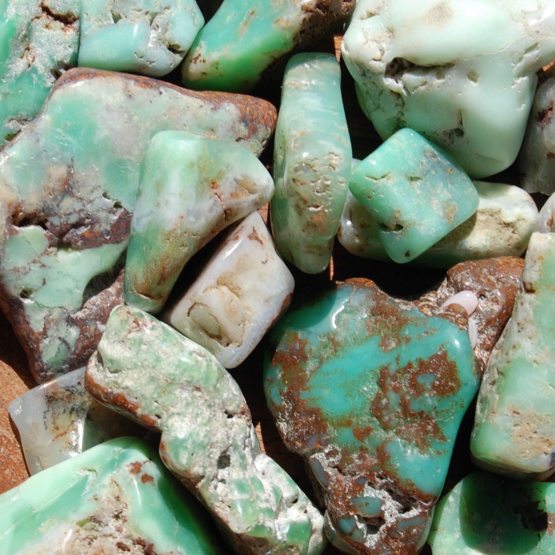 One Chrysoprase Crystal Tumbled Stone, Joy, Abundance & Heart Healing, Australia