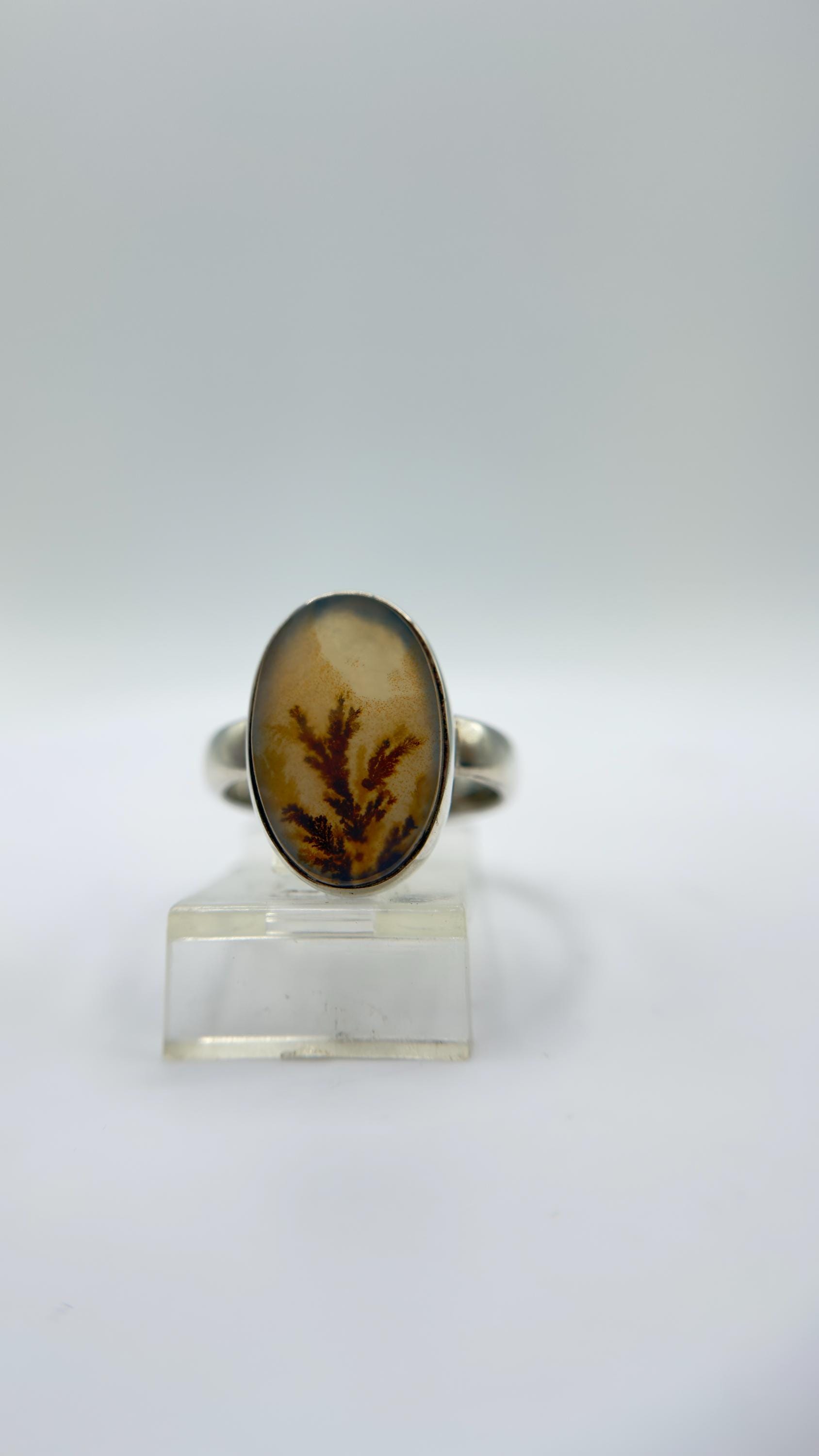 Elegant Dendritic Agate Oval Ring – Natural Scenic Pattern Statement Jewelry - Size 7