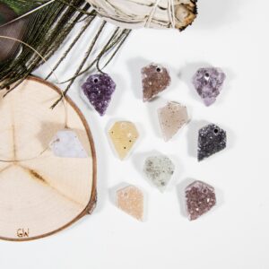 Druzy Diamond Drilled Cabochon (rk35b26-04) Druzy Diamond Drilled Cabochon (rk35b26-04)