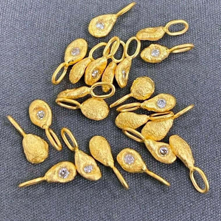 Molten Nugget Diamond 18k Gold Charm • 3.50x5mm Organic Free Form Pebble • Natural Rose Cut Champagne Diamond • Tariff Free Delivery To Usa Molten Nugget Diamond 18k Gold Charm • 3.50x5mm Organic Free Form Pebble • Natural Rose Cut Champagne Diamond • Tariff Free Delivery To Usa