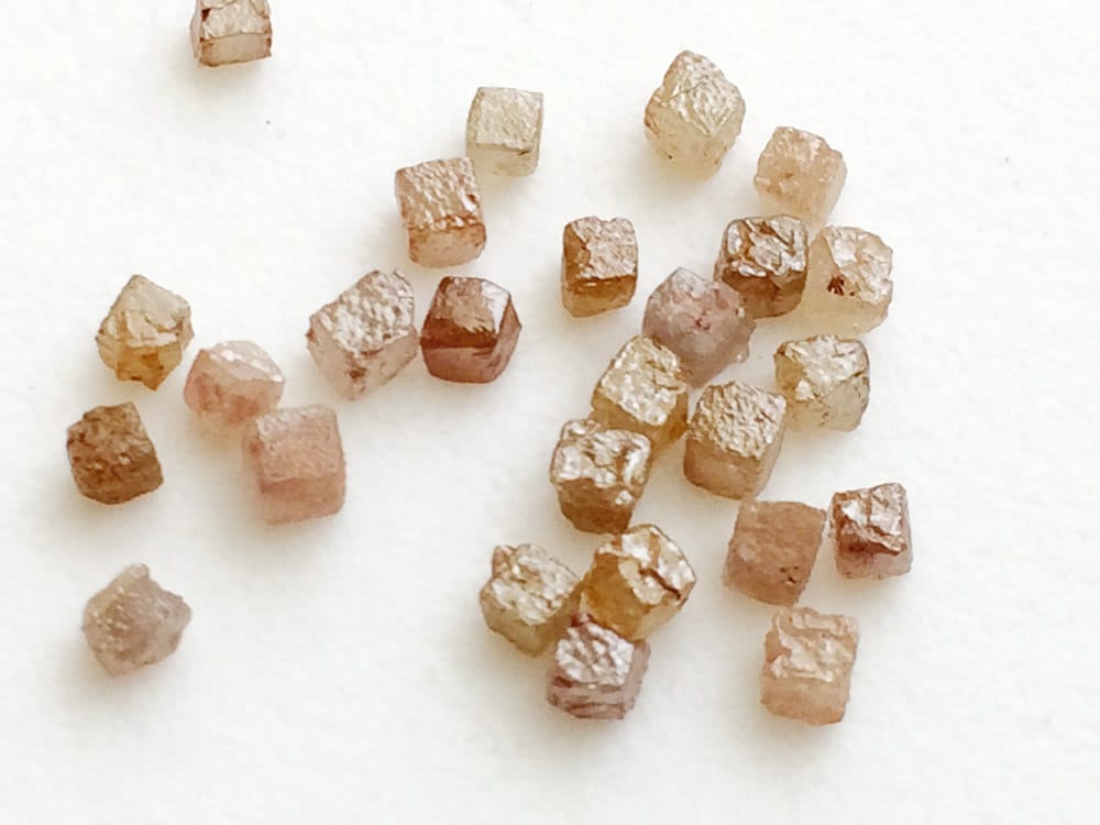 Pink Diamond Box, 2.5-3mm Peach Pink Rough Natural Diamond Cube, Raw Diamond, Loose Diamond, Uncut Diamond For Jewelry (1ct To 2ct)-ds195 Pink Diamond Box, 2.5-3mm Peach Pink Rough Natural Diamond Cube, Raw Diamond, Loose Diamond, Uncut Diamond For Jewelry (1ct To 2ct)-ds195