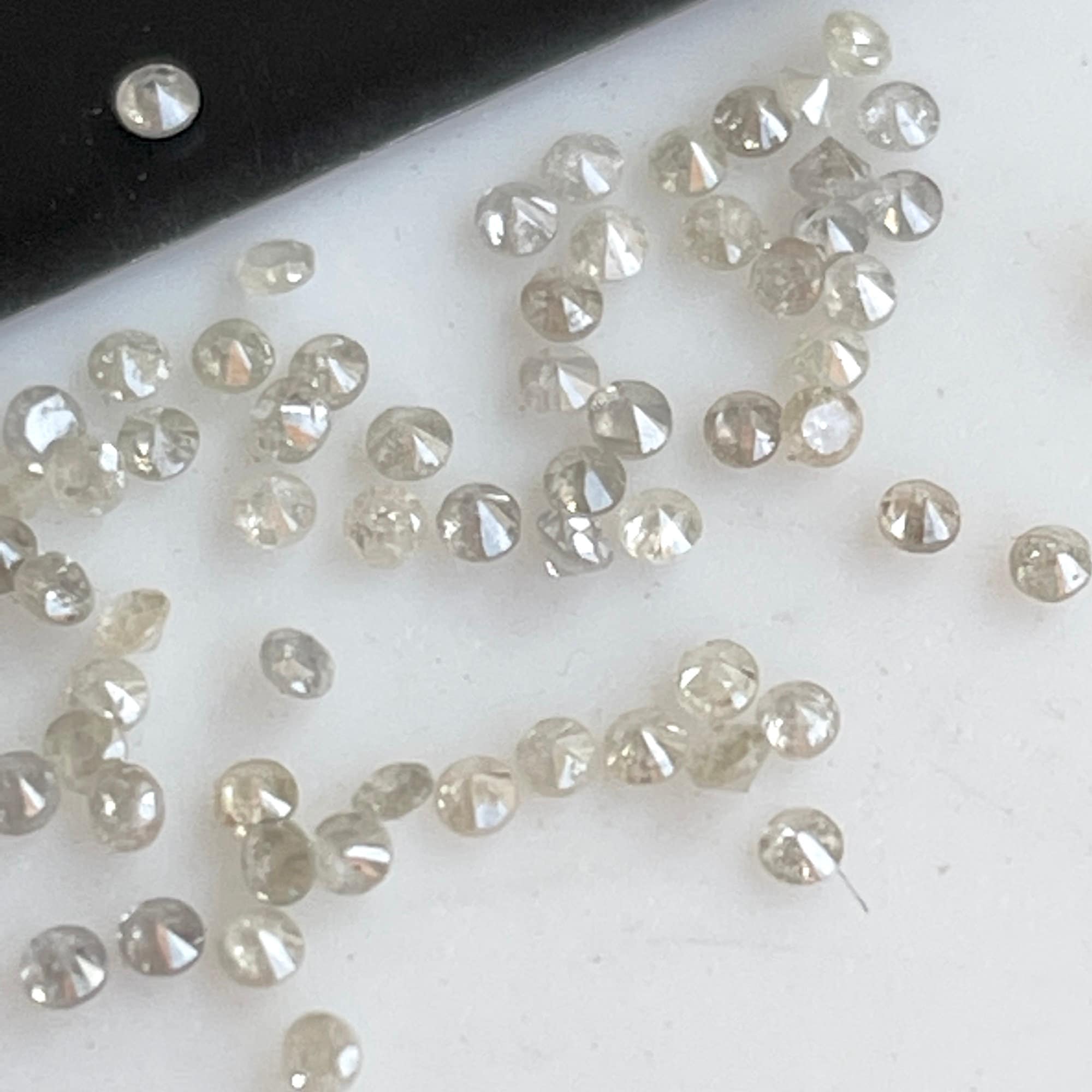 1mm / 1.3mm / 1.5mm / 1.75mm / 2mm / 2.5mm / 3mm Round Brilliant Cut White Melee Diamonds Loose, Faceted Natural Accent Diamonds For Jewelry, Dds701 / 5