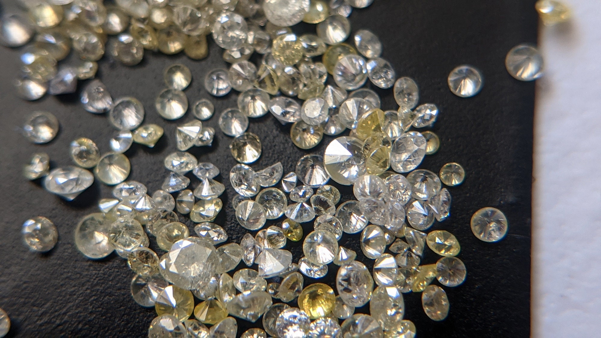 White & Yellow Diamonds, 1-1.5 Mm Melee Diamonds, Round Brilliant Cut Solitaire Faceted Diamond For Jewelry (10pcs To 40pcs)-ppd739