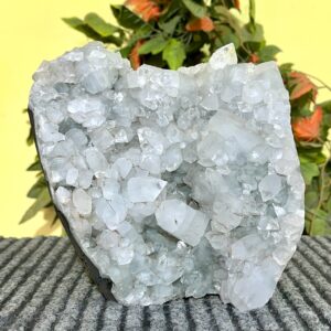 Large 205MM Clear Diamond Apophyllite Cluster: Self Standing Decor Geode Large 205MM Clear Diamond Apophyllite Cluster: Self Standing Decor Geode