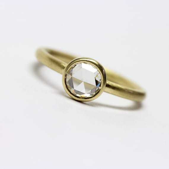 Clear White Rose-cut Diamond Engagement Ring 18k Yellow Gold Round High Quality Glitter Moon Minimalistic Modern Low Profile - Glitzermond