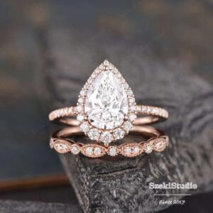 Lab Grown Diamond Engagement Ring Set 2pcs Pear Shaped Wedding Ring Rose Gold Bridal Set Tear Drop Halo Ring Art Deco Ring Cluster Halo Ring