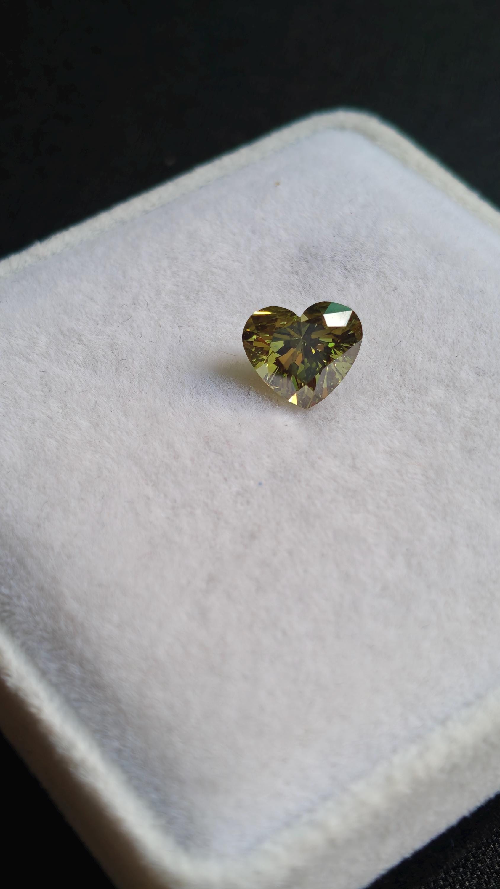 1.50ct Heart Shaped Lab Grown Diamond: Fancy Vivid Green Si1 1.50ct Heart Shaped Lab Grown Diamond: Fancy Vivid Green Si1