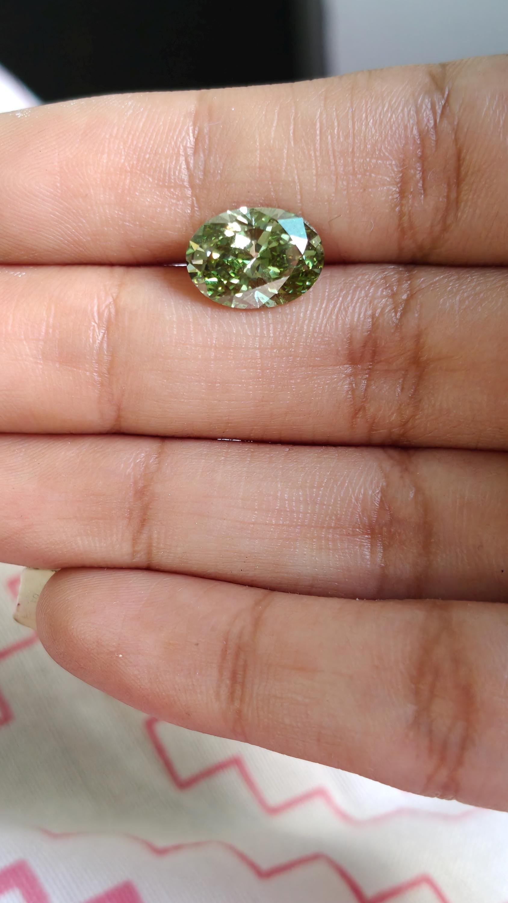 2.24 Ctw Oval Lab-grown Diamond: Fancy Vivid Green Si1 Loose Stone