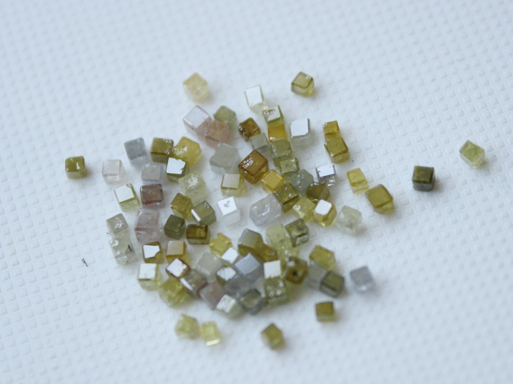 2-2.5mm Yellow / Gray Diamond Cubes Natural Polished Diamond Box, 0.5mm Drilled Loose Diamond For Jewelry (5pcs To 10pcs Option) - Pdd342 2-2.5mm Yellow / Gray Diamond Cubes Natural Polished Diamond Box, 0.5mm Drilled Loose Diamond For Jewelry (5pcs To 10pcs Option) - Pdd342