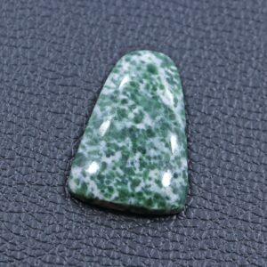 Fancy Cut Diopside Zoisite Gemstone: 46.25 Carats, 24x35 Mm Cabochon