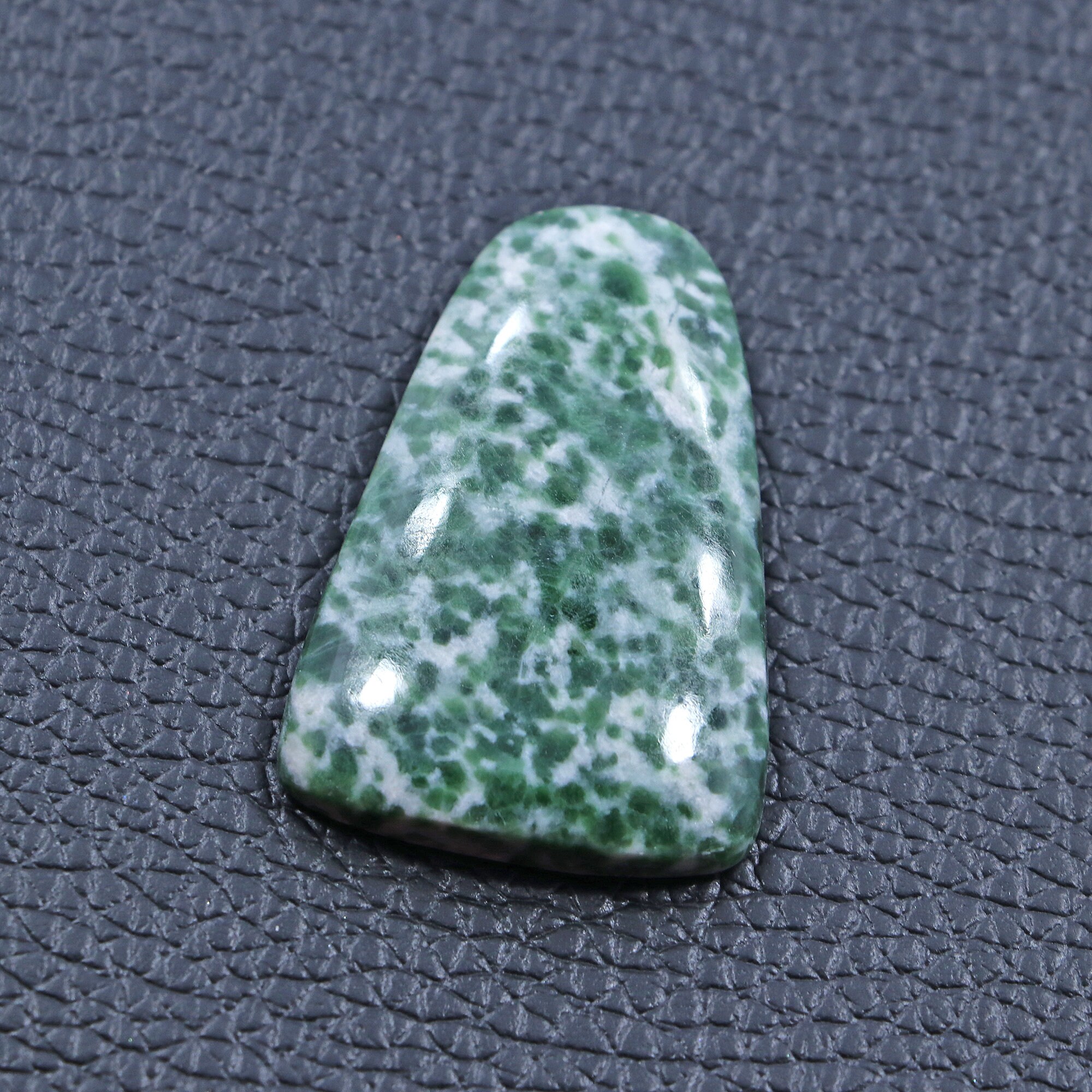 Fancy Cut Diopside Zoisite Gemstone: 46.25 Carats, 24x35 Mm Cabochon
