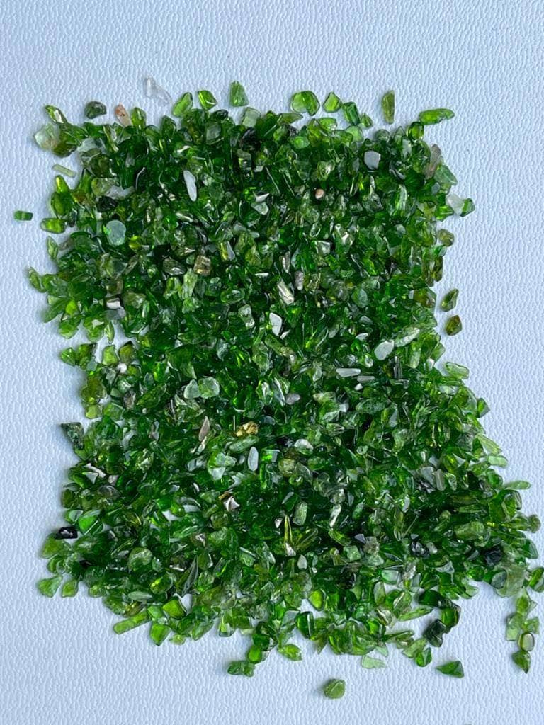 Chrome Diopside Polished Inlay Chips 1 To 5mm Size Packet Of 30 Grams