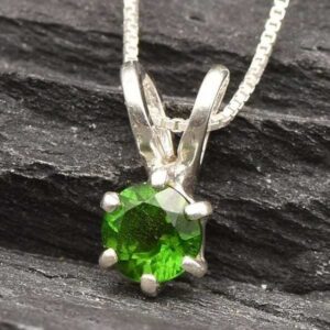 Chrome Pendant, Small Round Pendant, Natural Chrome Diopside, Chrome Necklace, Layering Necklace, Small Pendant, Solid Silver, Minimalist
