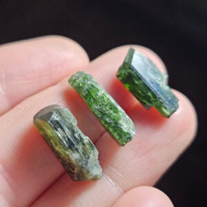 Chrome Diopside Crystal Specimen - Raw Gem Diopside - Green Diopside - Diopside Crystal - Diopside Stone - Raw Diopside Crystal